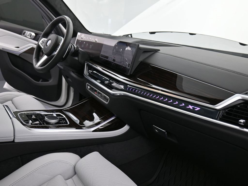 Used 2026 BMW X7 xDrive40i w/ M Sport Package image 21