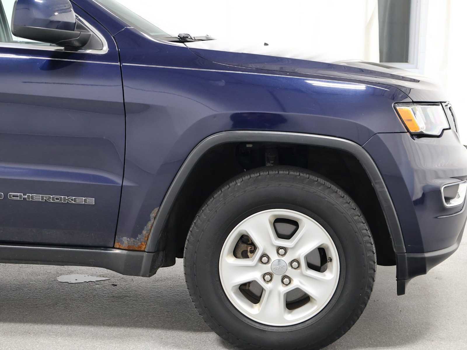 Used 2017 Jeep Grand Cherokee Laredo w/ Quick Order Package 23E AWD/4WD image 11