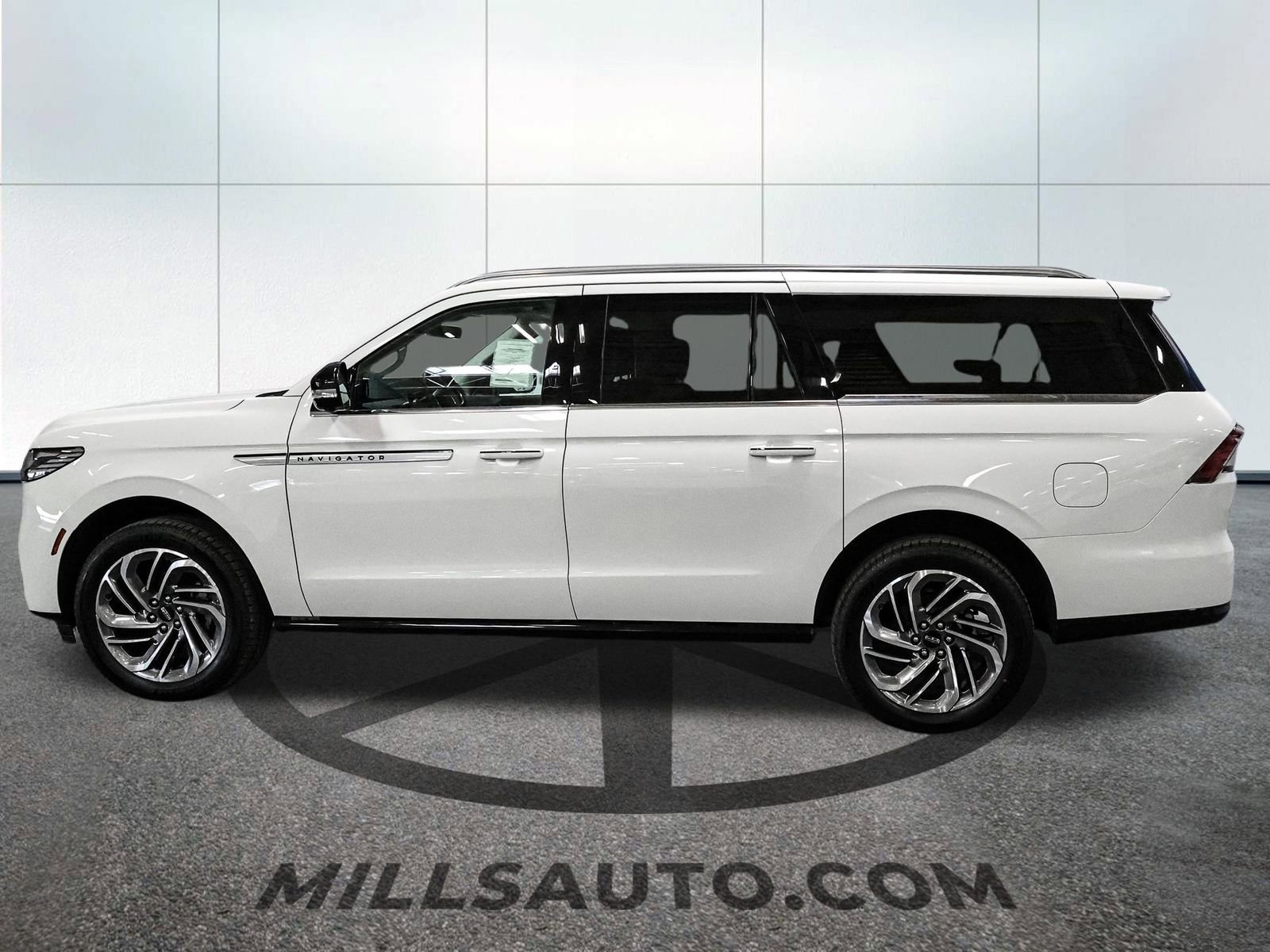 New 2026 Lincoln Navigator L Reserve image 3