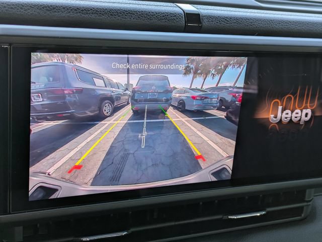 Certified 2025 Jeep Gladiator Sport AWD/4WD image 19