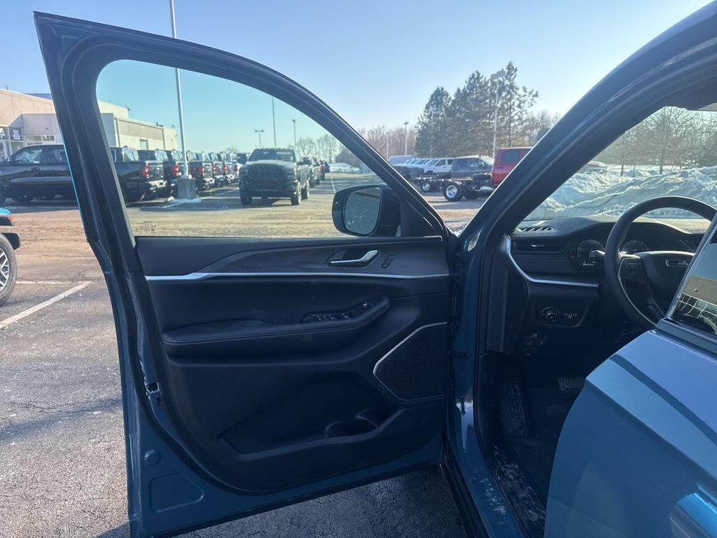 New 2026 Jeep Grand Cherokee Limited image 14