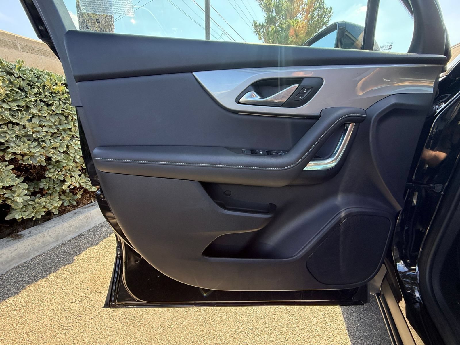 Used 2025 Chevrolet Blazer LT FWD image 18