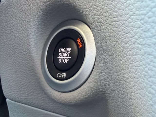 Used 2024 Chrysler Pacifica Limited FWD image 21