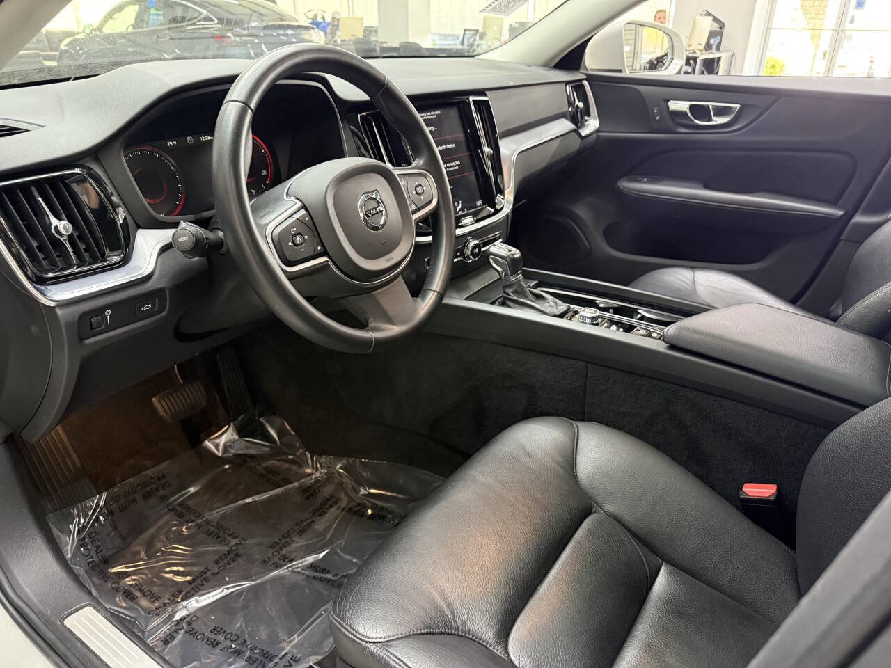 Used 2020 Volvo V60 T5 Momentum image 19