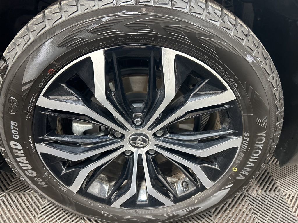 Used 2023 Toyota Crown Limited AWD/4WD image 29