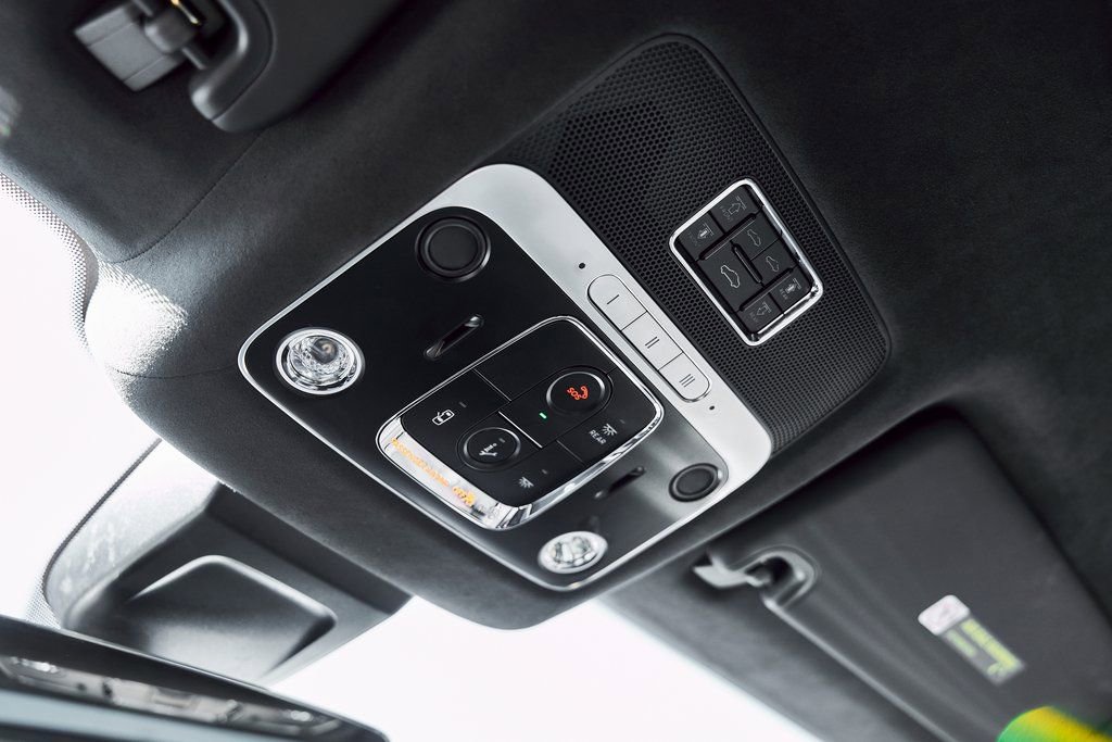 Used 2023 Bentley Flying Spur V8 image 85