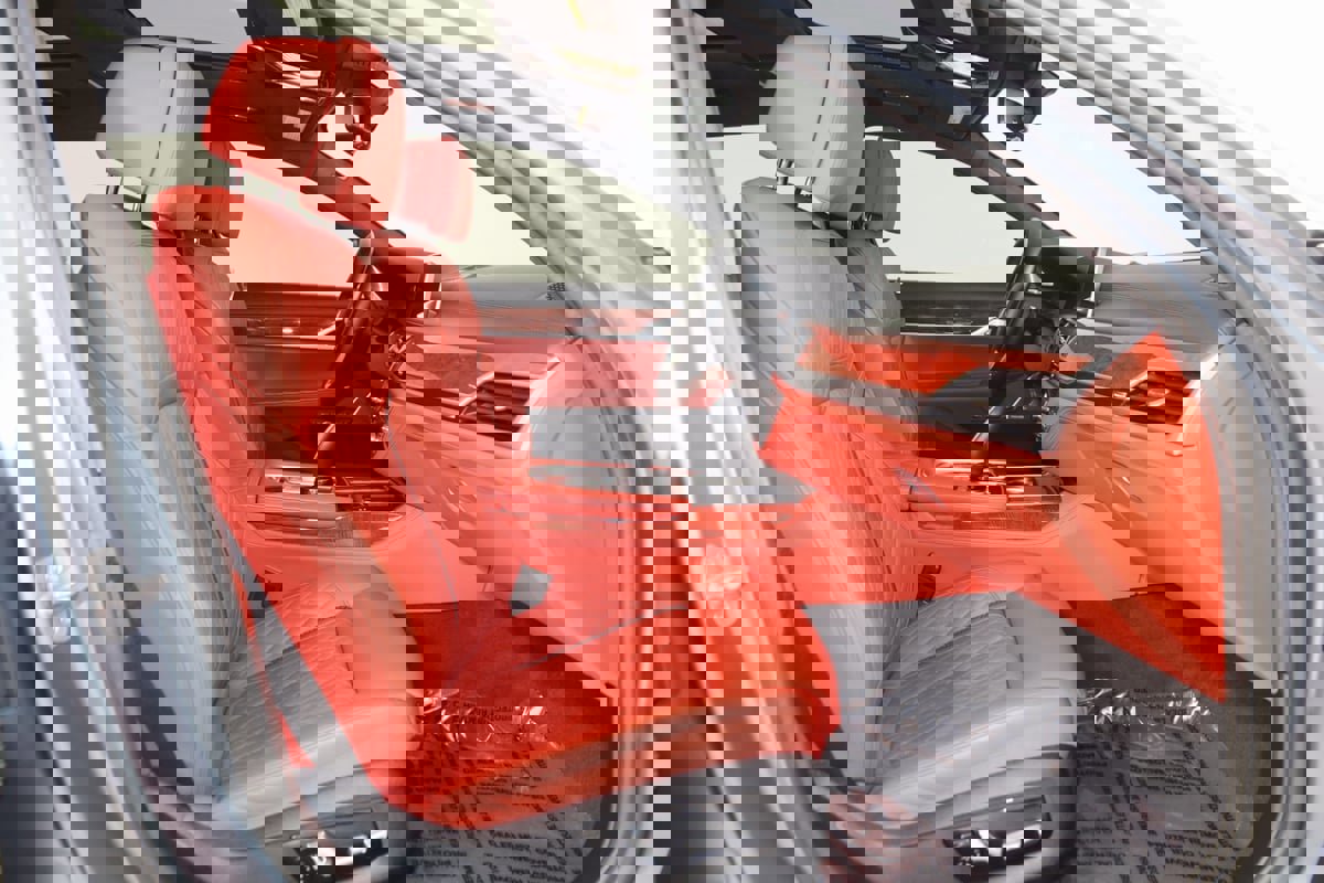 Used 2022 BMW ALPINA B7 xDrive w/ Luxury Rear Seating Package image 13