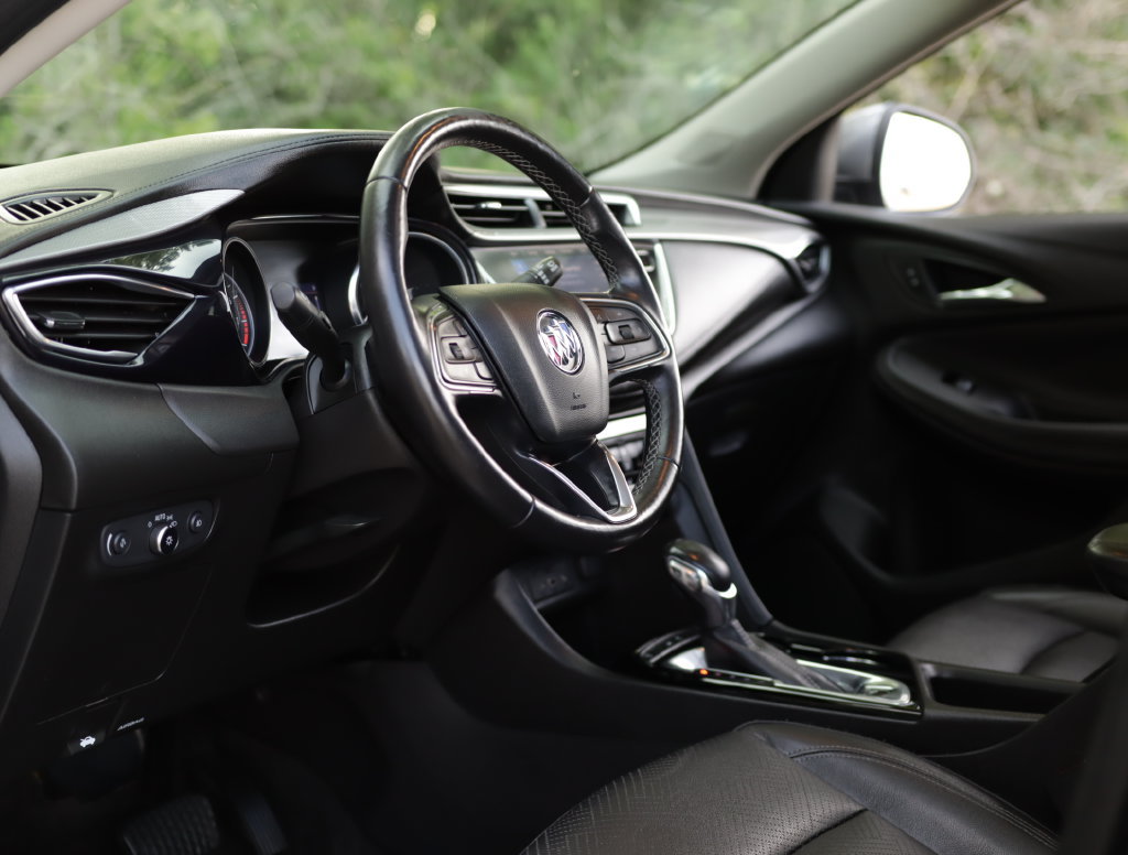 Used 2020 Buick Encore GX Essence w/ Experience Buick Package FWD image 9