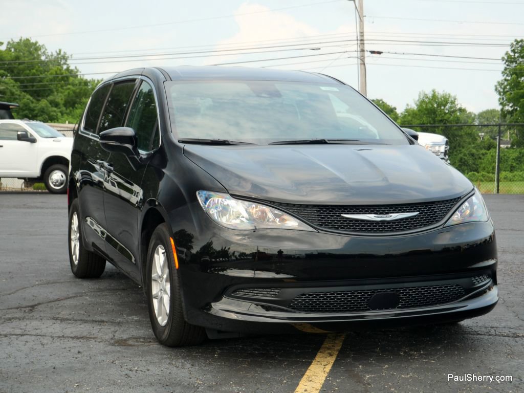 New 2025 Chrysler Voyager LX image 24