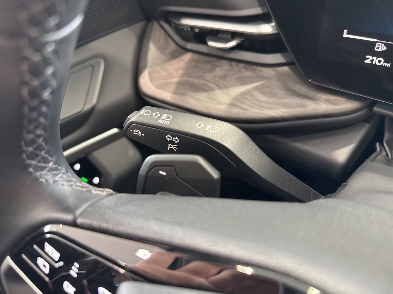 Used 2025 Audi Q5 Premium Plus w/ Premium Plus AWD/4WD image 22