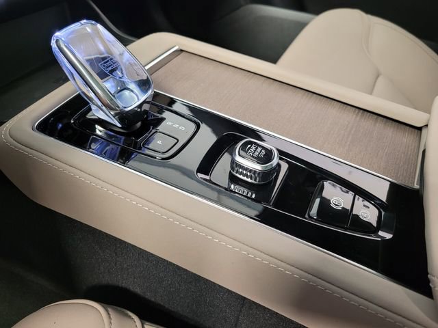 New 2026 Volvo XC90 B6 Plus w/ Protection Package Premier AWD/4WD image 20