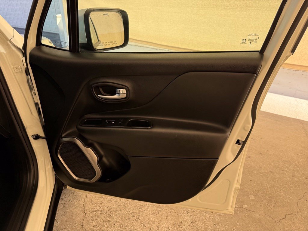 Used 2018 Jeep Renegade Limited w/ UConnect 8.4 Nav Group AWD/4WD image 12