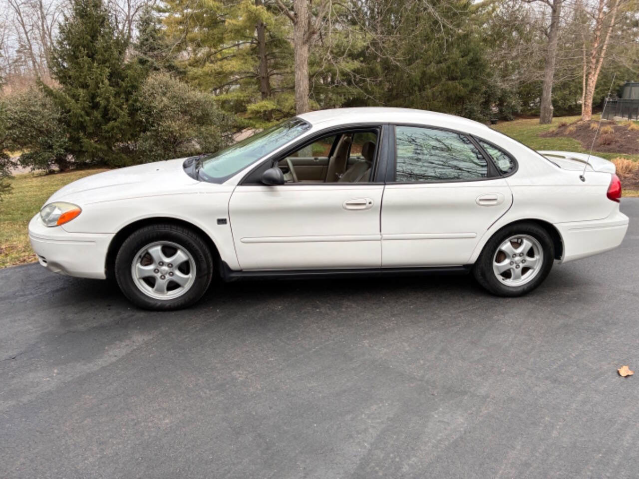 Used 2004 Ford Taurus SES image 4