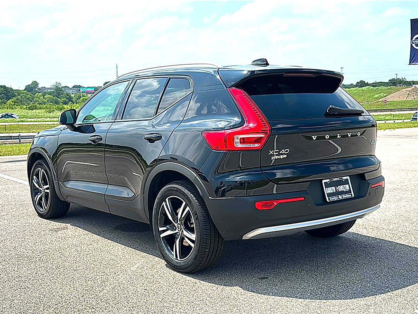 Used 2023 Volvo XC40 B5 Core AWD/4WD image 6