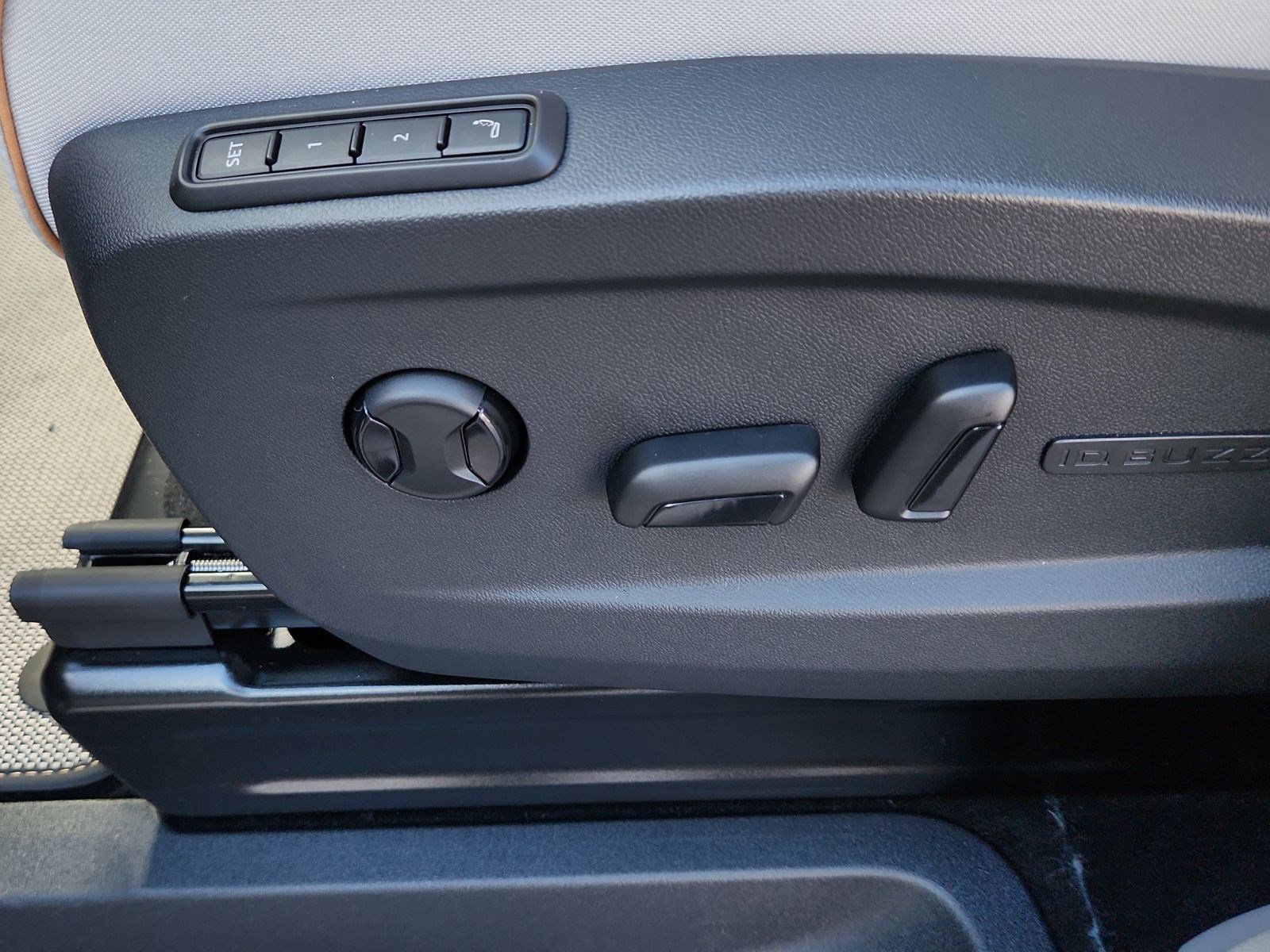 New 2025 Volkswagen ID. Buzz Pro S Plus image 10