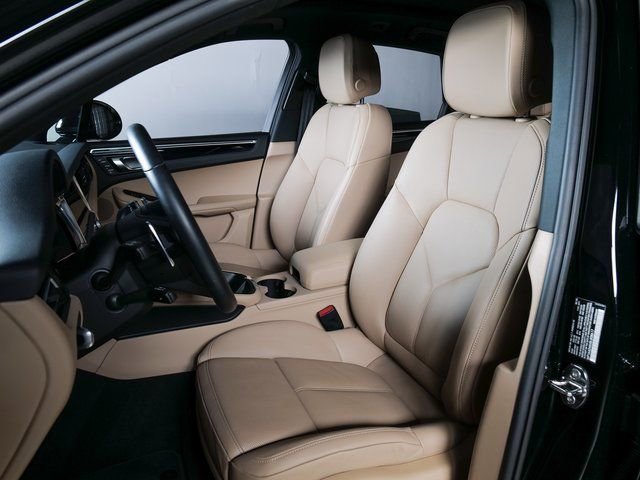 Certified 2025 Porsche Macan 2.0L I4 Turbo image 5