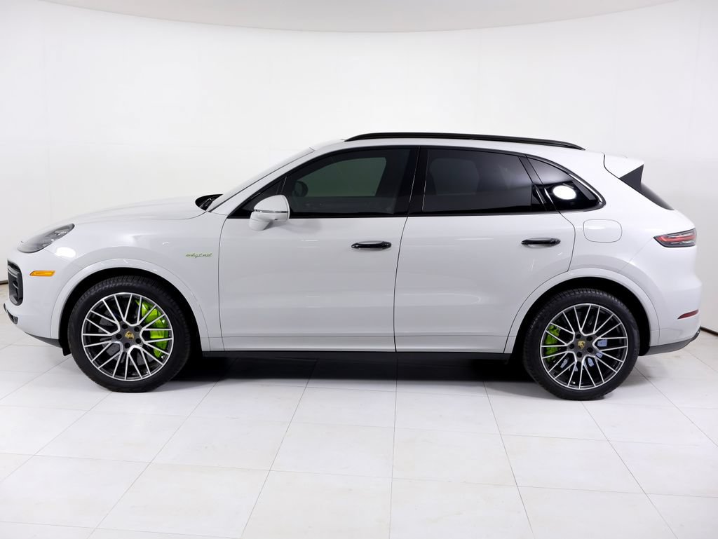 Certified 2020 Porsche Cayenne Turbo S AWD/4WD image 2