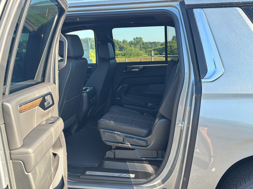 New 2026 Chevrolet Suburban High Country AWD/4WD image 36
