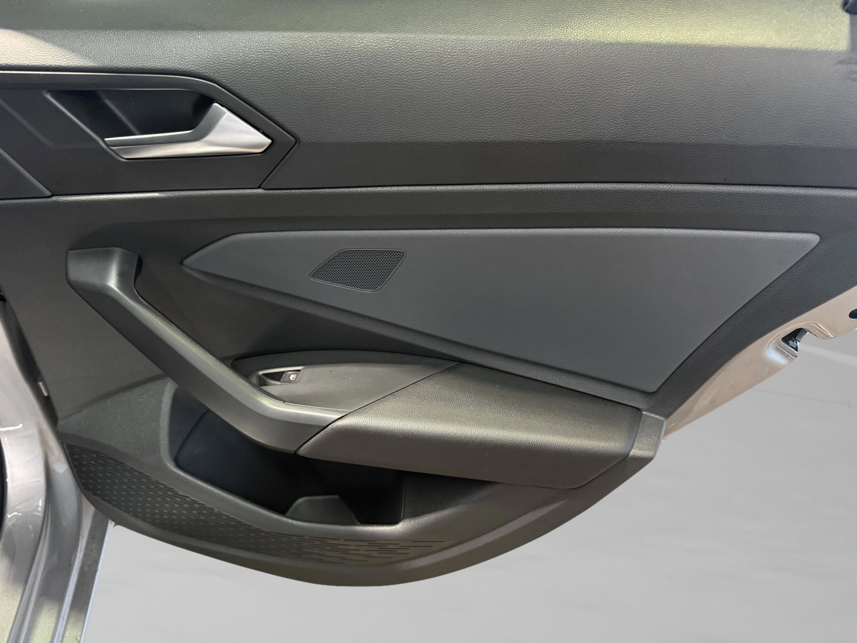 Used 2025 Volkswagen Jetta SE image 32