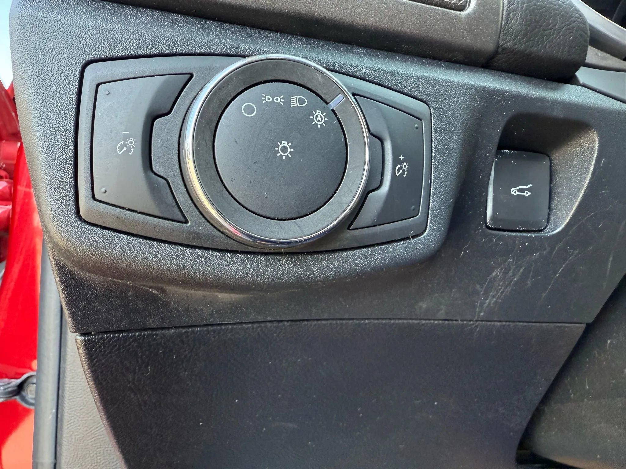 Used 2020 Ford Fusion SE image 27