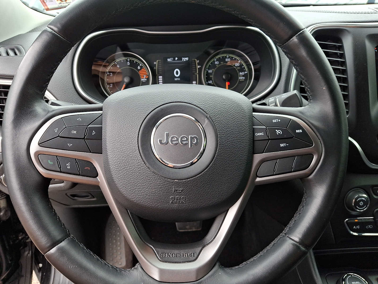 Used 2019 Jeep Cherokee Latitude Plus AWD/4WD image 19