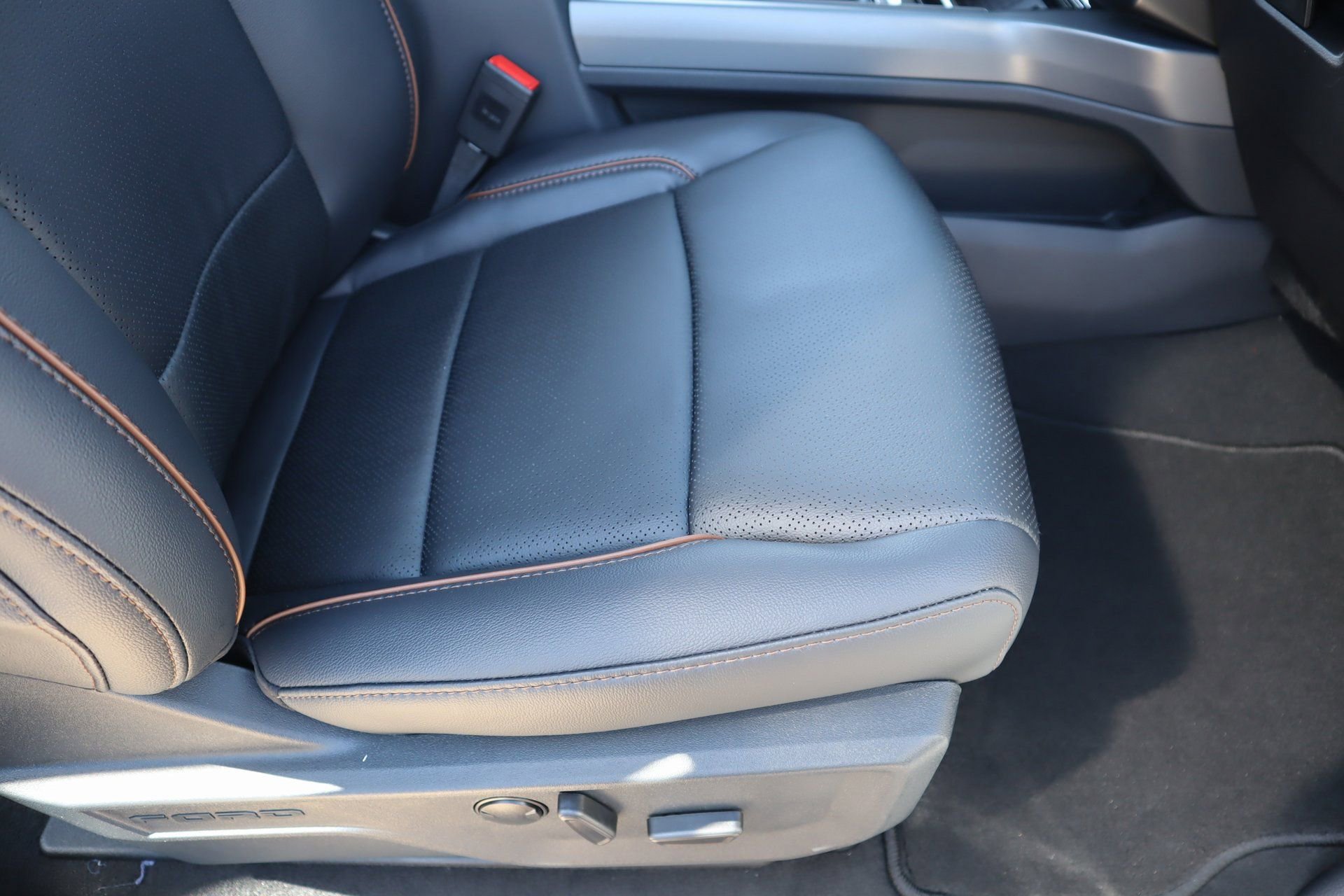 New 2026 Ford F350 Lariat w/ Black Appearance Package image 14