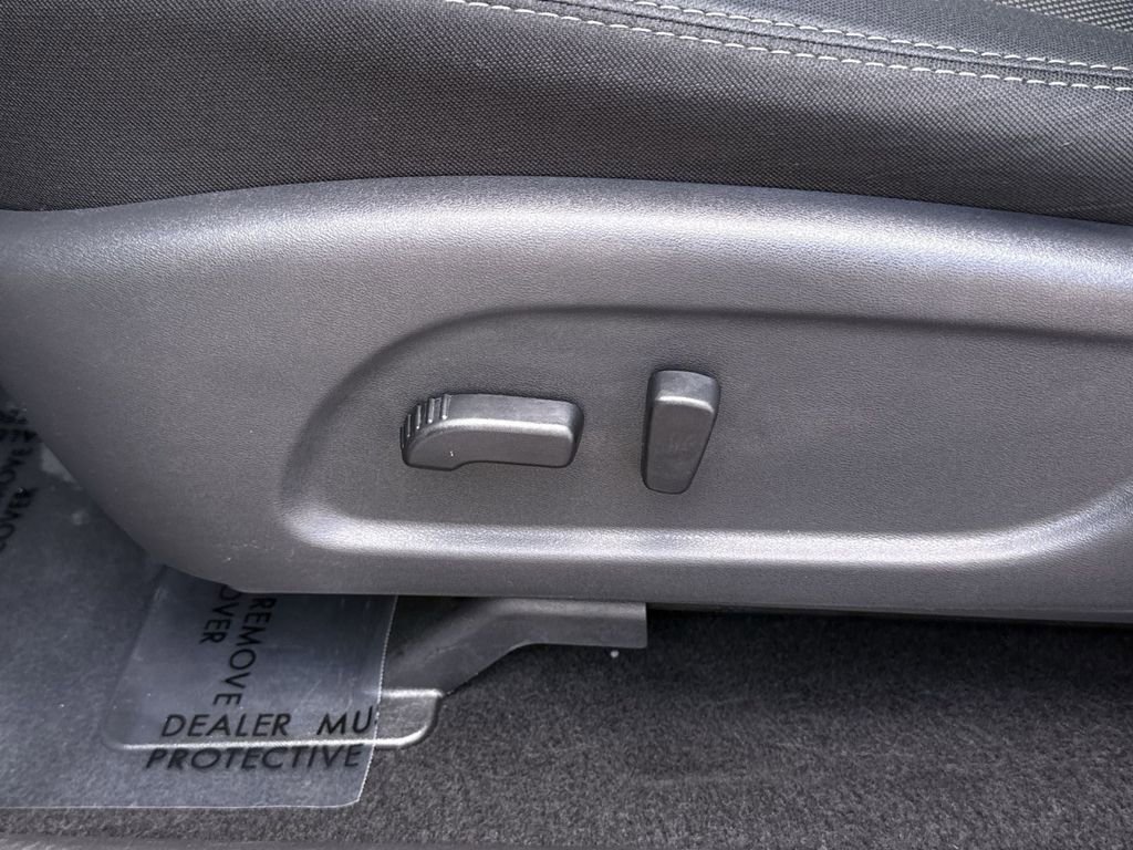 Used 2018 Nissan Pathfinder SV image 13