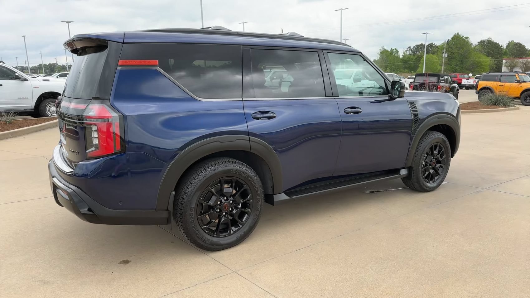 Used 2025 Nissan Armada PRO-4X AWD/4WD image 9