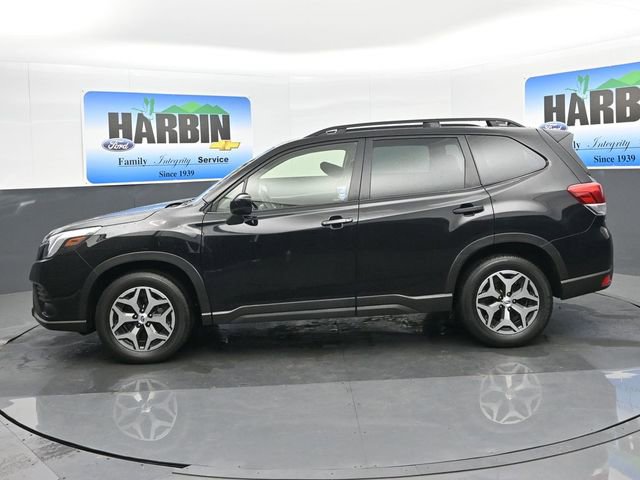 Used 2023 Subaru Forester Premium image 2
