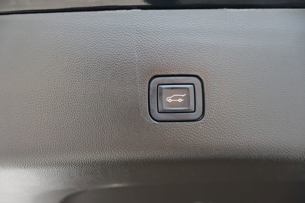 Used 2022 Chevrolet Traverse Premier AWD/4WD image 28