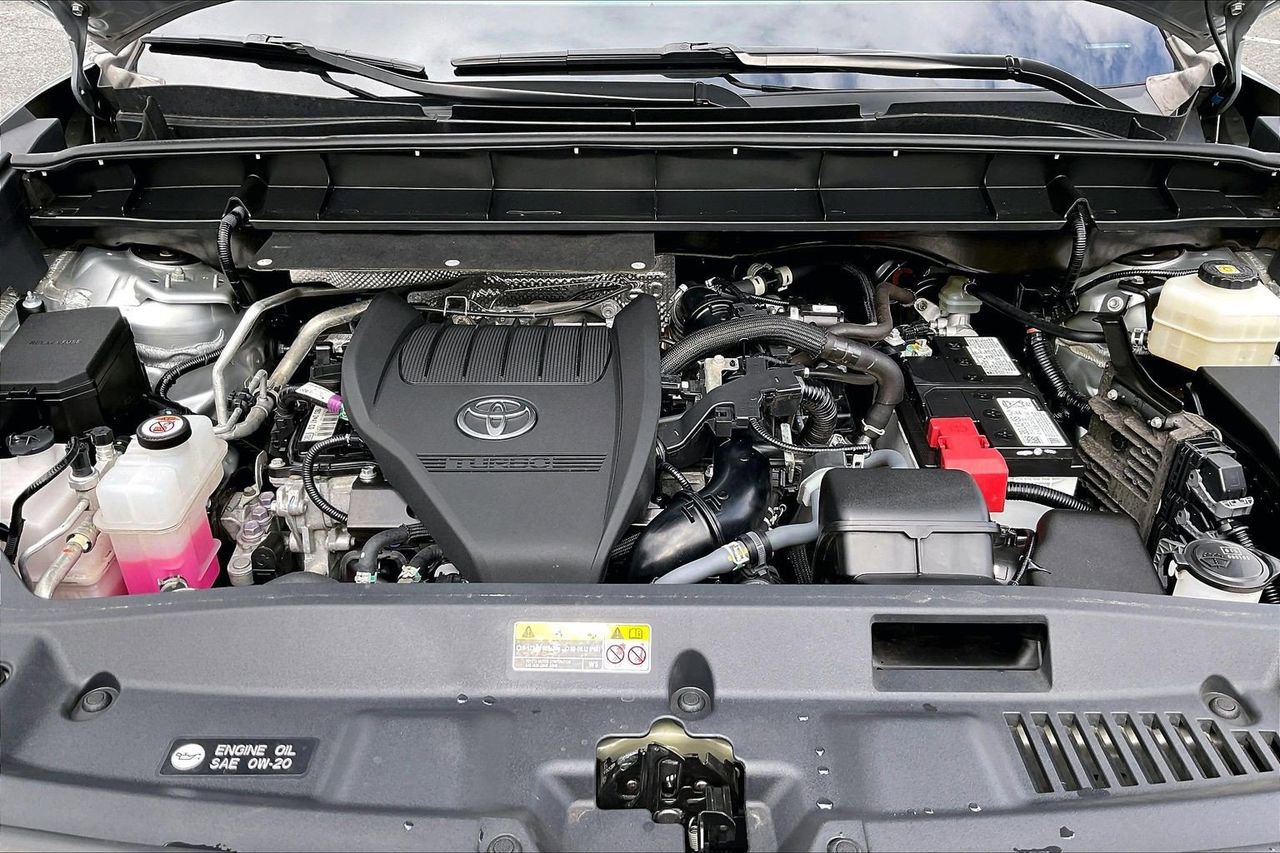 Used 2023 Toyota Highlander L image 36