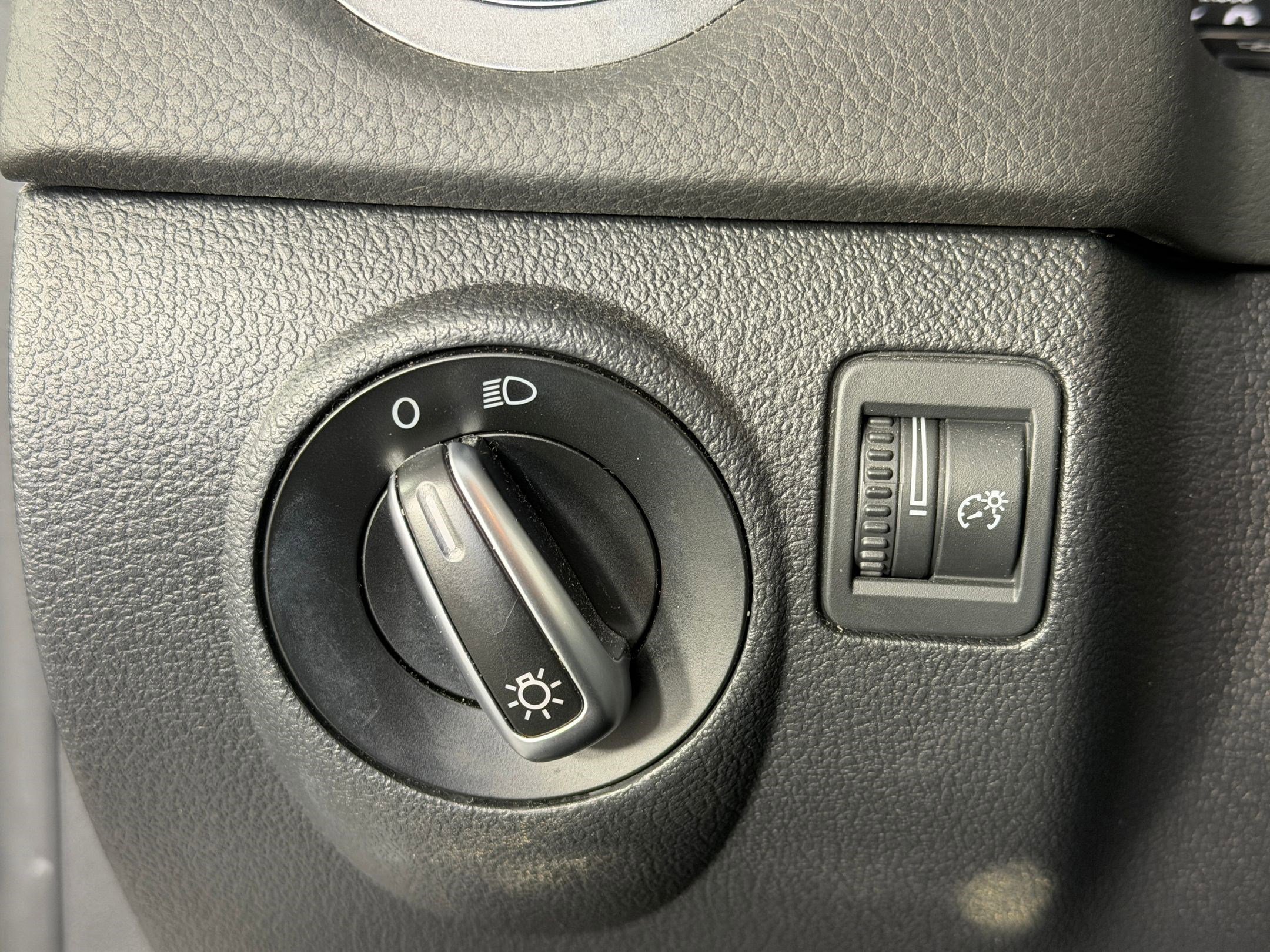 Used 2014 Volkswagen Tiguan S image 26