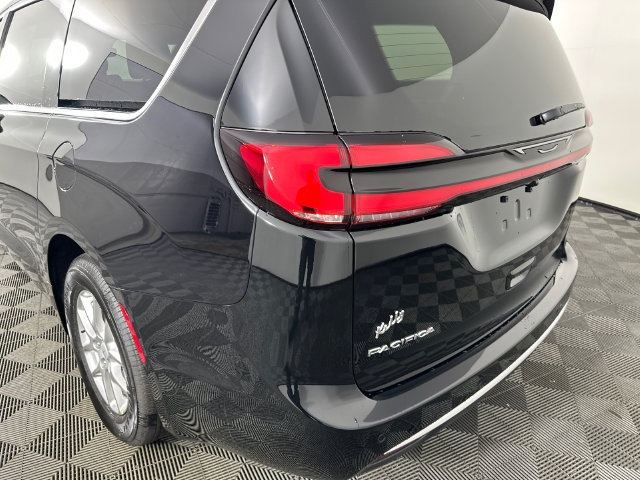 New 2027 Chrysler Pacifica Select FWD image 31