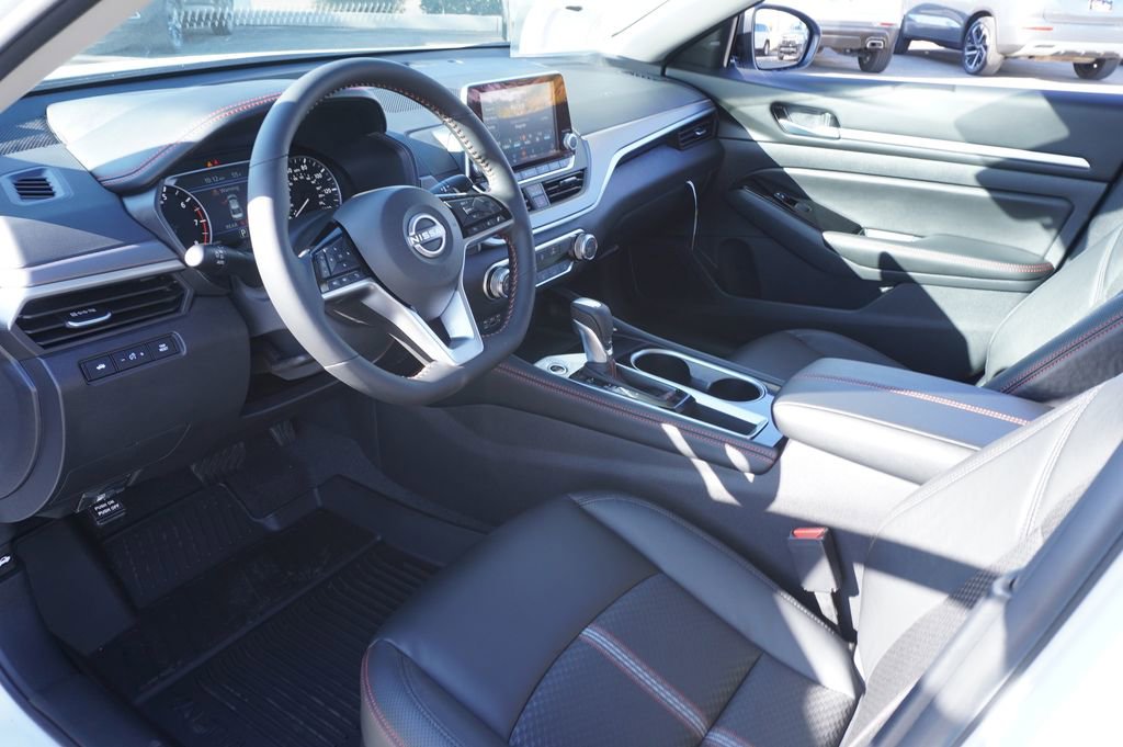 Certified 2025 Nissan Altima 2.5 SR image 16