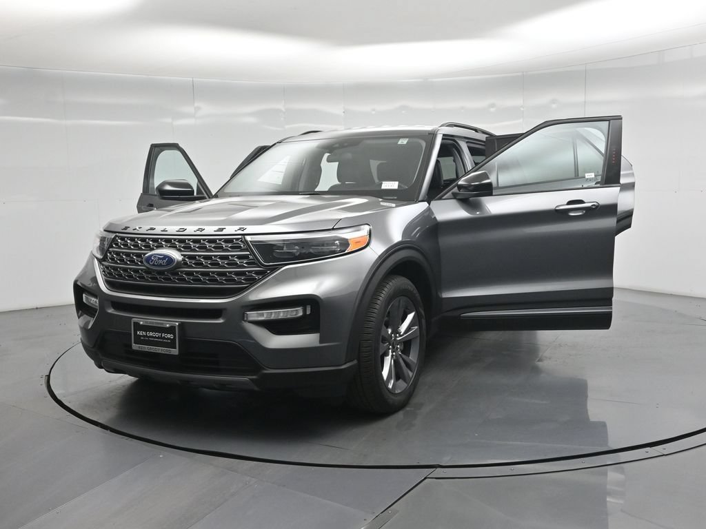 Certified 2023 Ford Explorer XLT w/ Equipment Group 202A RWD image 30