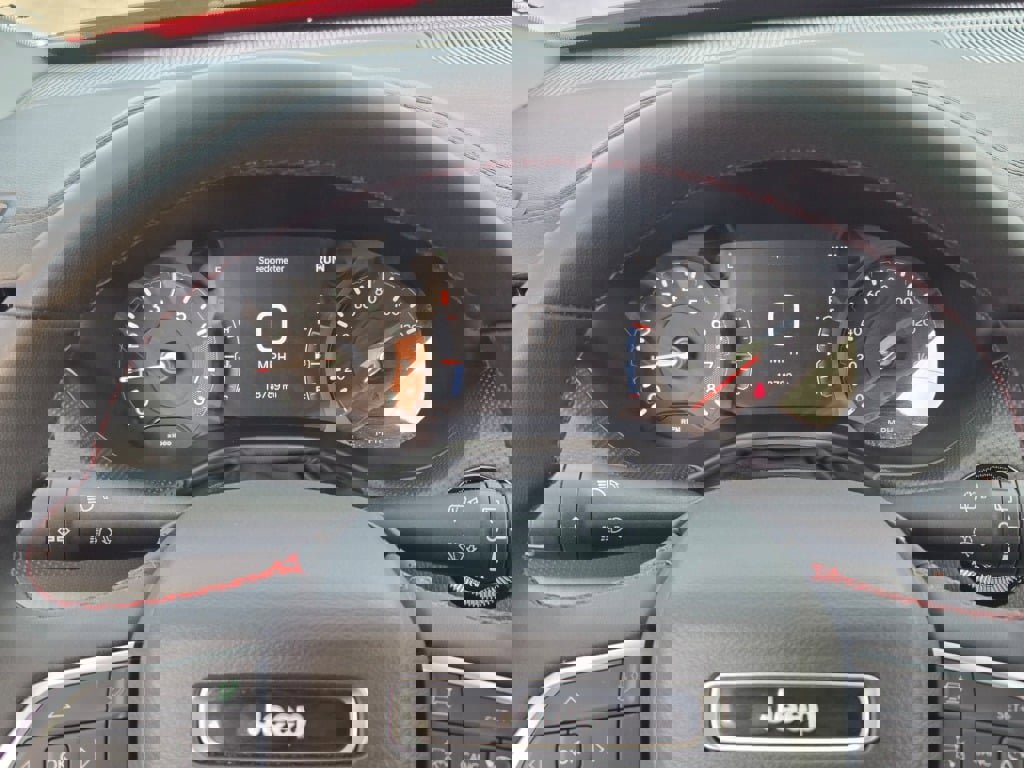 Used 2025 Jeep Compass Trailhawk image 31