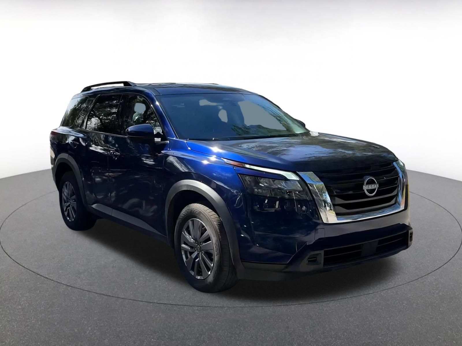 Used 2025 Nissan Pathfinder SV image 3