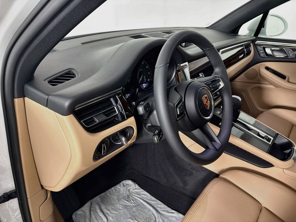 New 2026 Porsche Macan AWD/4WD image 4
