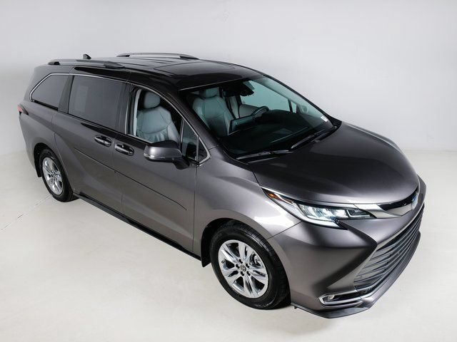 Used 2023 Toyota Sienna Limited AWD/4WD image 27