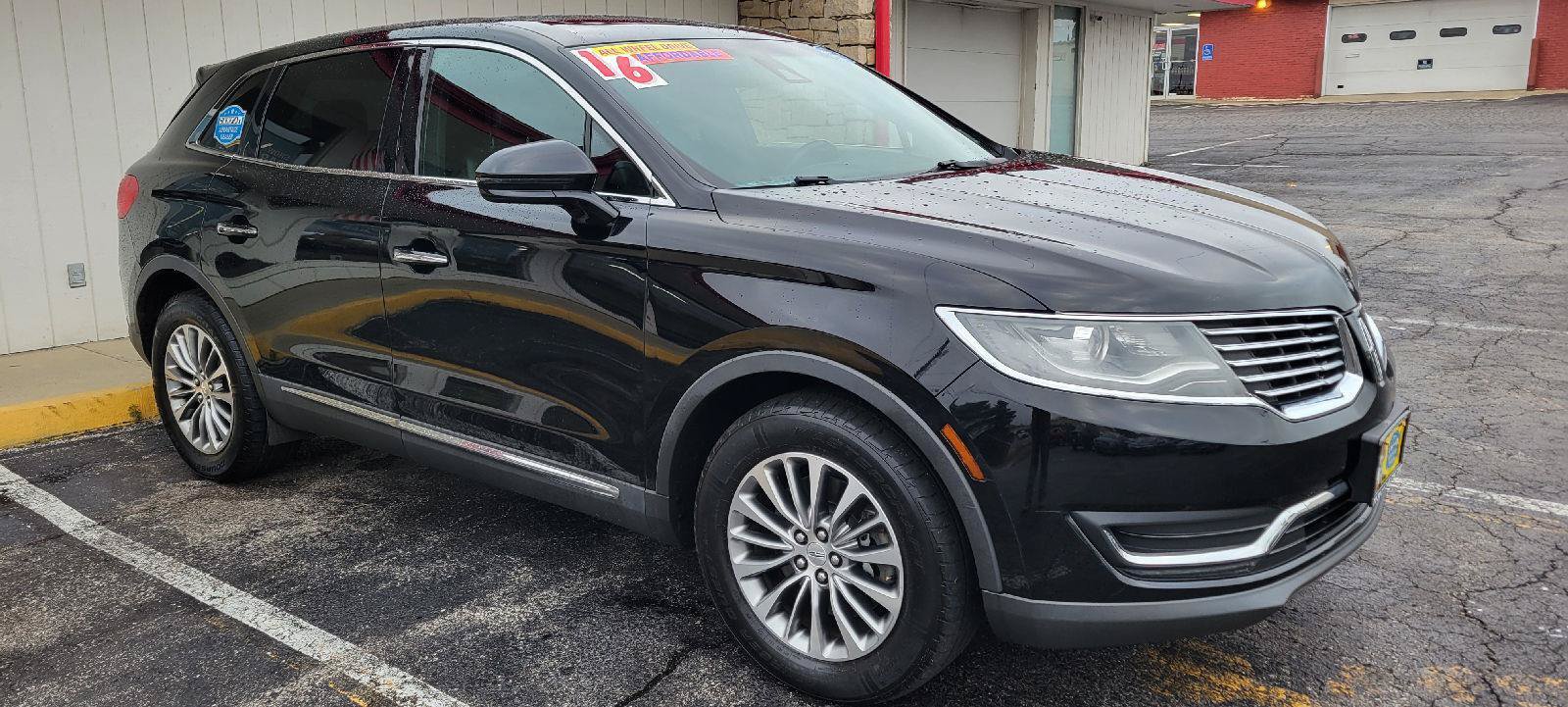 Used 2016 Lincoln MKX Select w/ Select Plus Package AWD/4WD image 3