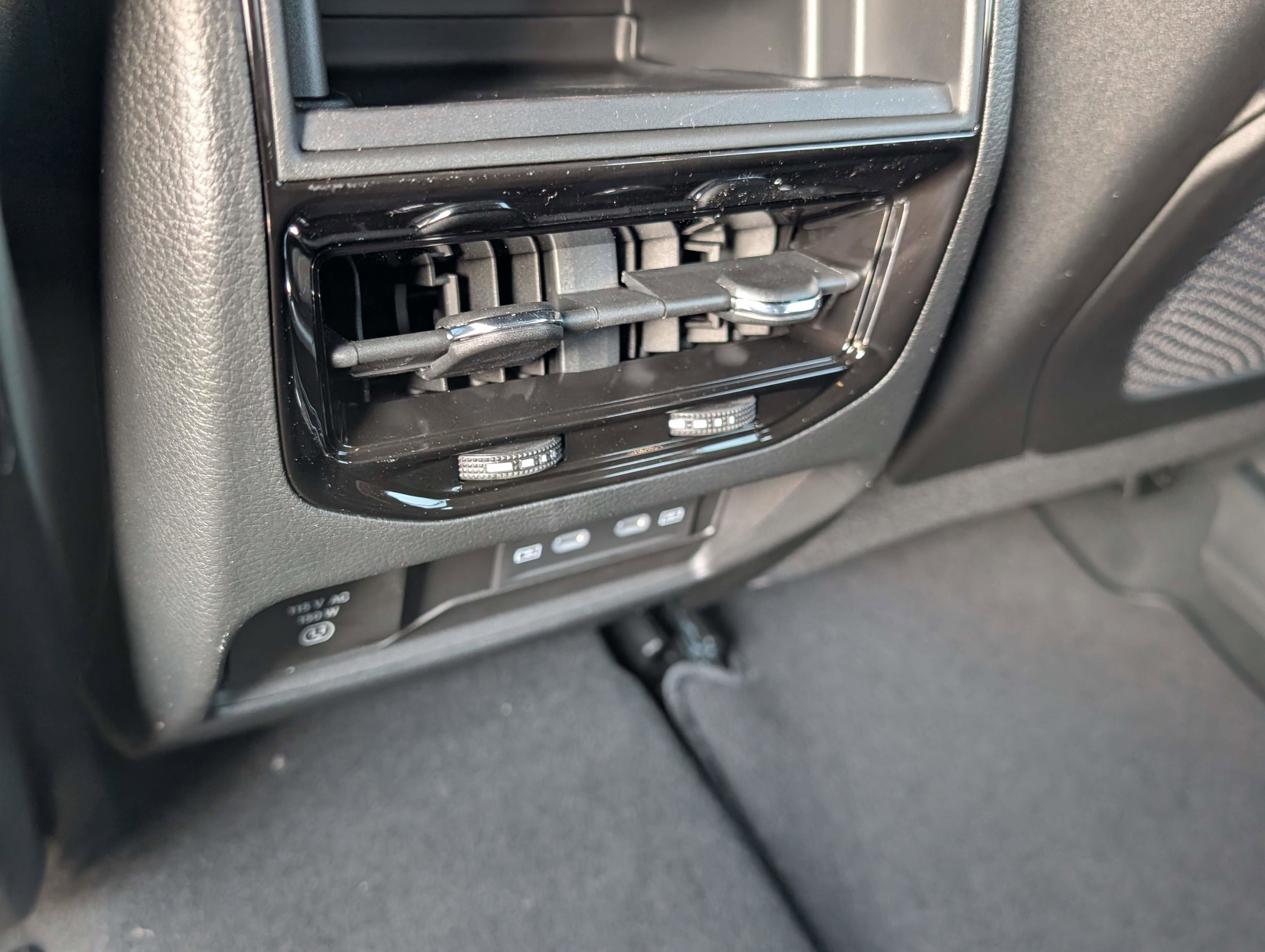 New 2026 Jeep Grand Cherokee Altitude image 16