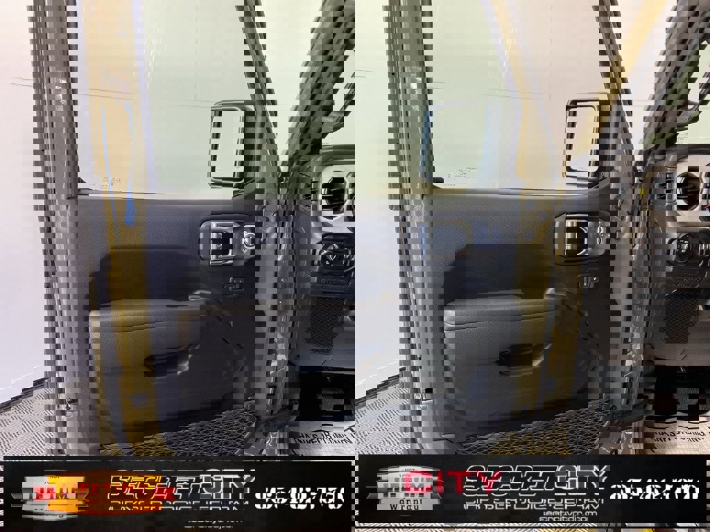 New 2025 Jeep Gladiator Sport image 10