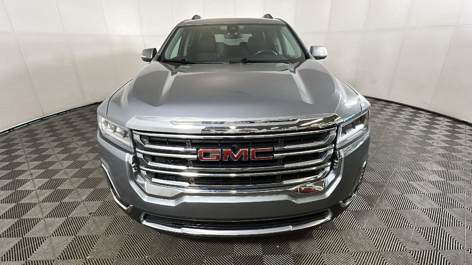 Used 2023 GMC Acadia SLE w/ Driver Convenience Package FWD image 9