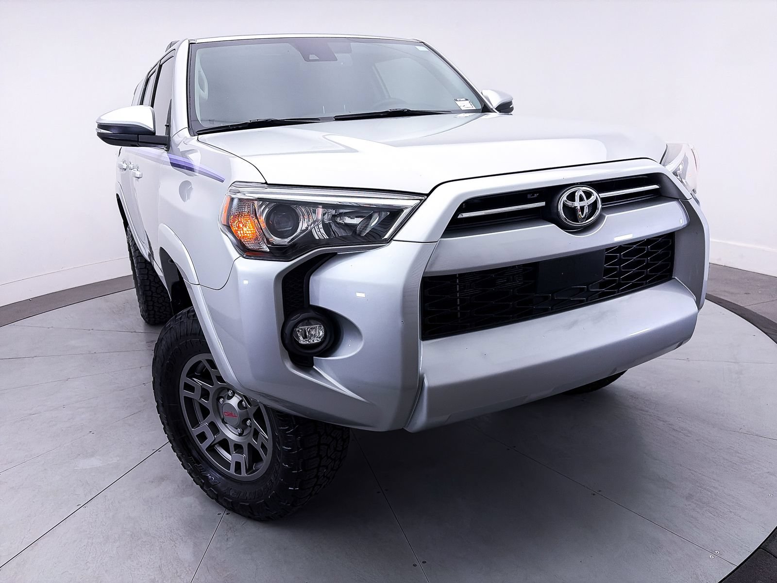Used 2022 Toyota 4Runner SR5 Premium w/ Moonroof Package AWD/4WD image 4