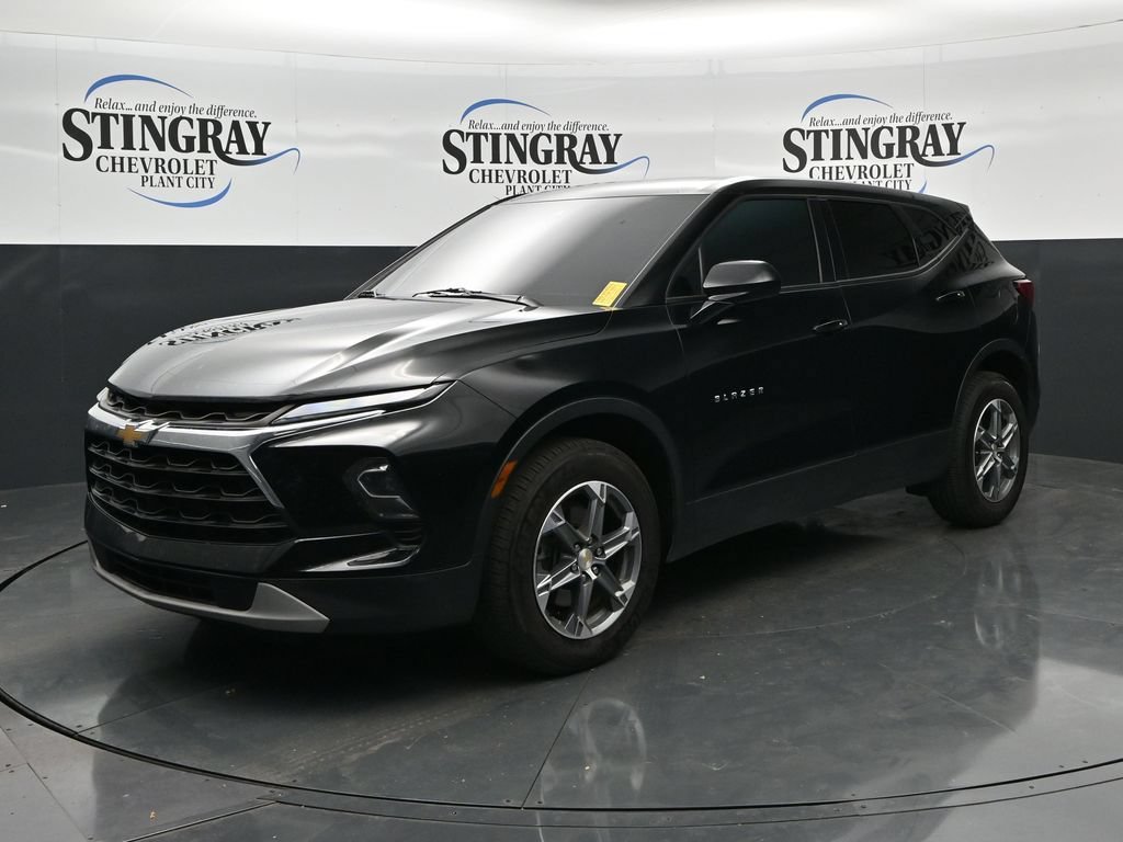 Used 2023 Chevrolet Blazer LT FWD image 3