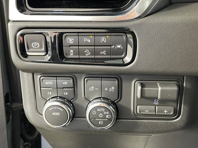 New 2026 GMC Yukon Elevation w/ Elevation Premium Package AWD/4WD image 9