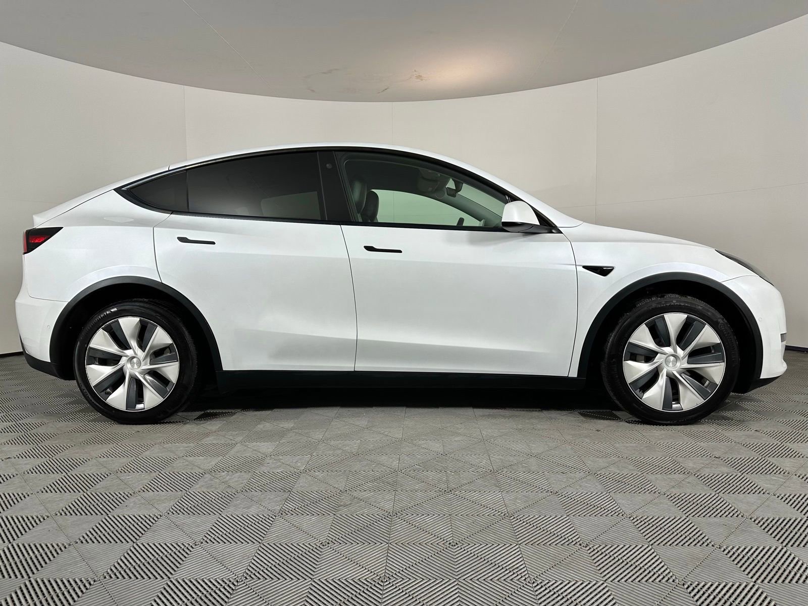 Used 2022 Tesla Model Y Long Range image 28