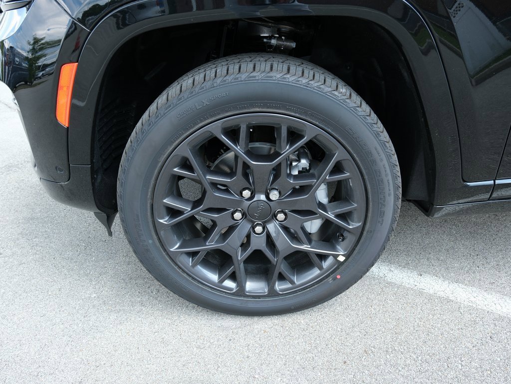 New 2025 Jeep Grand Cherokee Summit image 14