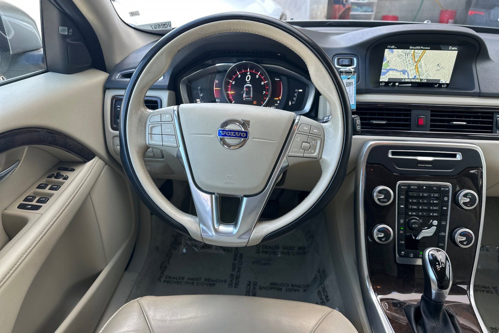 Used 2016 Volvo XC70 T5 Platinum w/ Protection Package image 16