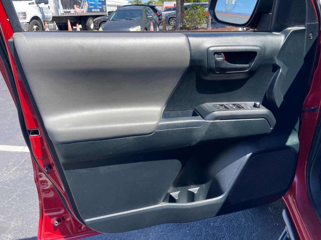 Used 2017 Toyota Tacoma SR RWD image 29